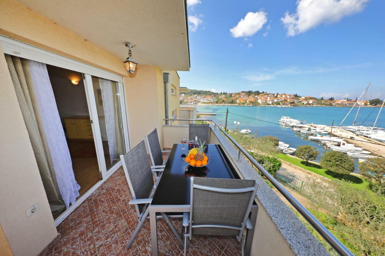 Apartmani Junto Preko Exteriör bild